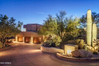 8601 E Carefree Dr, Unit 1313 in Carefree, AZ - Foto de edificio - Building Photo
