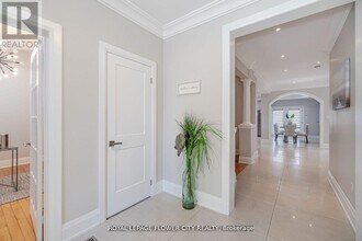 36 Louvain Dr in Brampton, ON - Building Photo - Building Photo