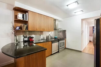 324 Spring St, Unit 3E in New York, NY - Building Photo - Building Photo