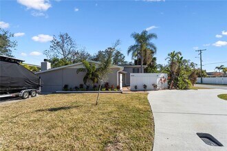 4528 S Gaines Rd in Tampa, FL - Building Photo - Building Photo