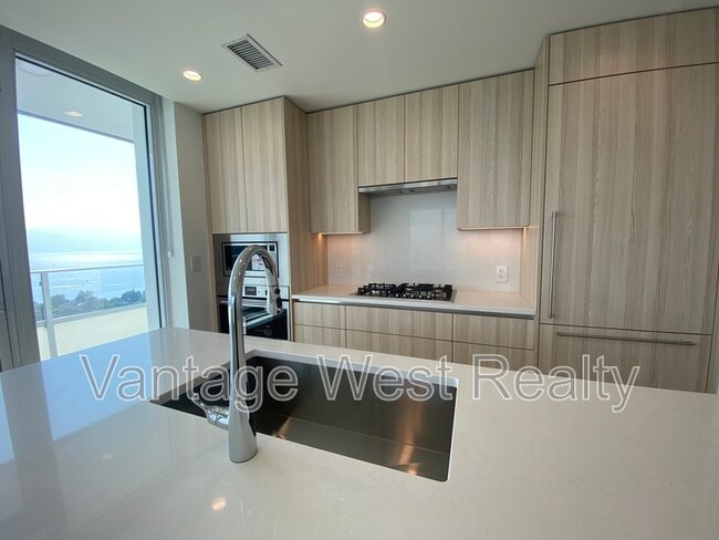 1626 Water St in Kelowna, BC - Building Photo - Building Photo