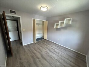 2690 Park Windsor Dr, Unit 601 in Ft. Myers, FL - Foto de edificio - Building Photo