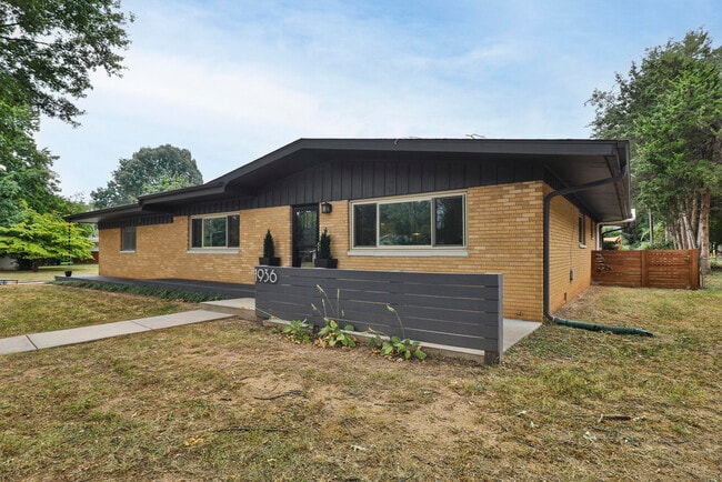 1936 E Greenwood St in Springfield, MO - Building Photo - Building Photo