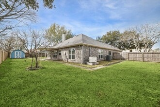 806 Charles Pl in Baytown, TX - Building Photo - Building Photo