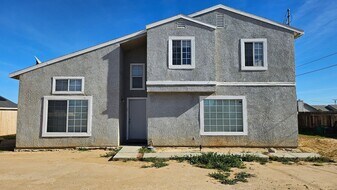 20300 Graham St in California City, CA - Building Photo