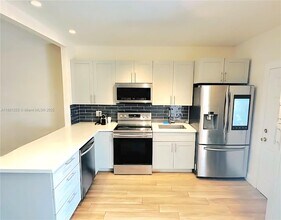 1600 NE 114th St in Miami, FL - Building Photo - Building Photo