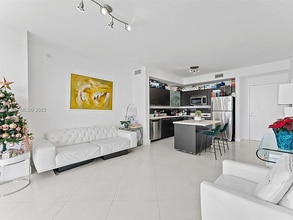 90 SW 3rd St, Unit 79 in Miami, FL - Building Photo - Building Photo