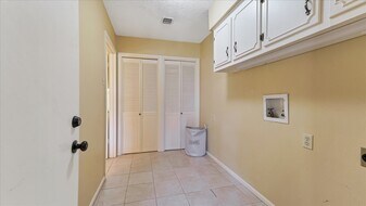 2574 Marilee Ln in Houston, TX - Building Photo