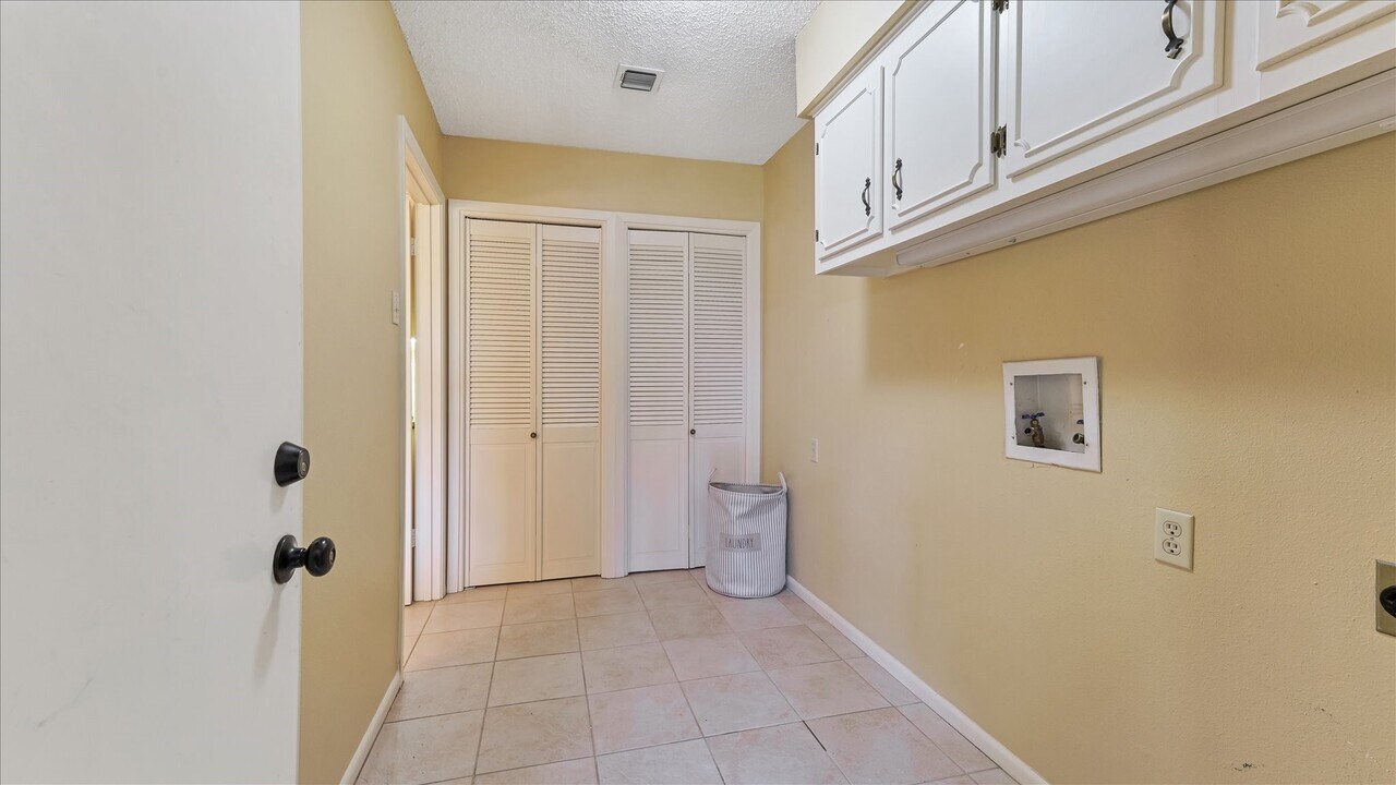 2574 Marilee Ln in Houston, TX - Building Photo