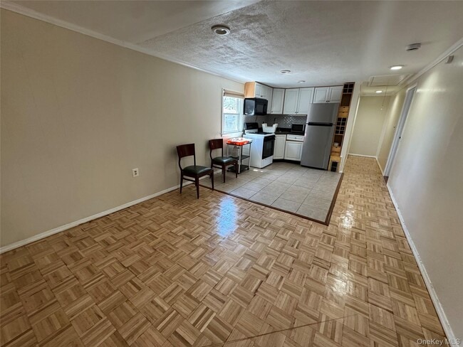 486 Silver St in West Babylon, NY - Building Photo - Building Photo