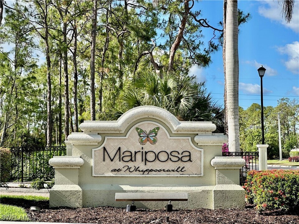 1335 Mariposa Cir in Naples, FL - Foto de edificio