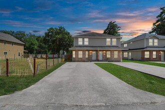 8106 Rhobell St-Unit -A in Houston, TX - Building Photo - Building Photo