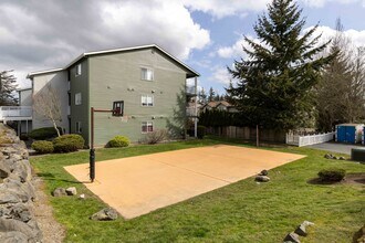 Evergreen Grove in Lynnwood, WA - Building Photo - Building Photo