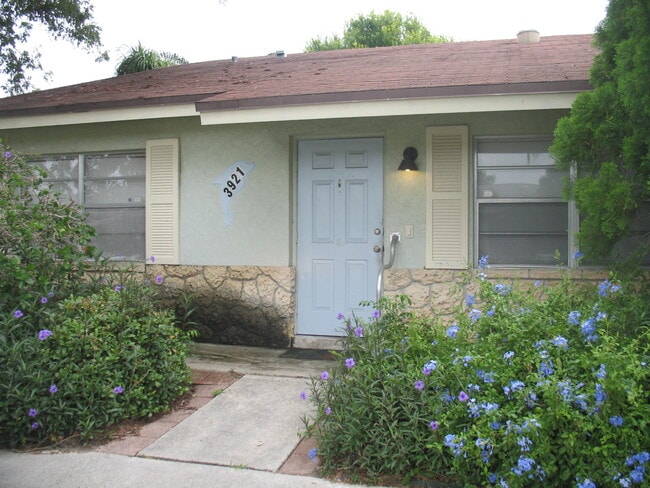 3921 Wilshire St in West Palm Beach, FL - Building Photo - Building Photo