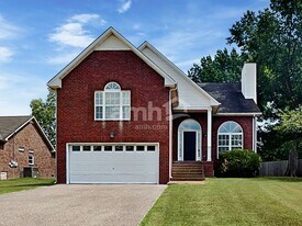 129 Candle Woods Dr in Hendersonville, TN - Building Photo