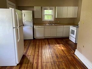 1016 W Jefferson St in Brenham, TX - Building Photo - Building Photo