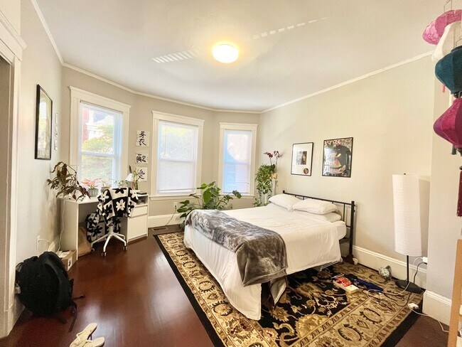 724 Parker St, Unit 3 in Boston, MA - Building Photo - Building Photo