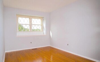 945 Elm Rd in Arbutus, MD - Foto de edificio - Building Photo