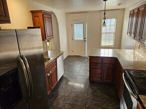 800 E Marietta Ct in Rogers, AR - Building Photo - Building Photo