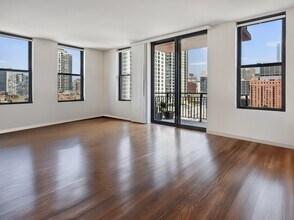 330 N Jefferson St in Chicago, IL - Building Photo - Building Photo