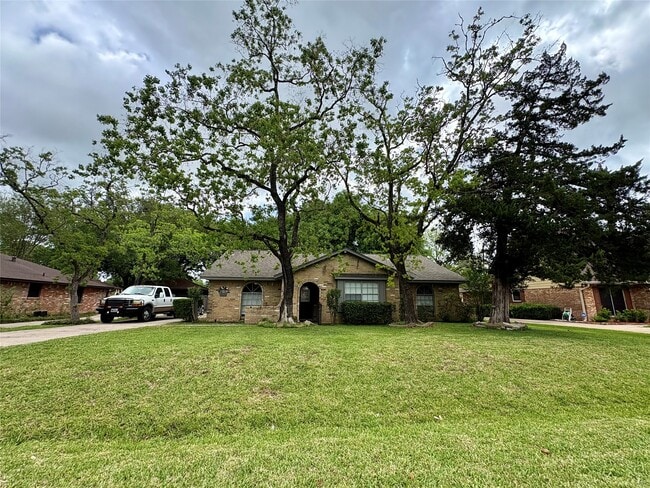21802 Rotherham Dr in Spring, TX - Building Photo - Building Photo