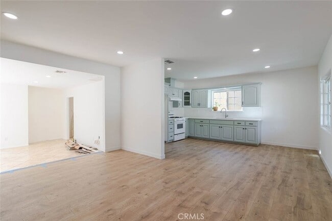 13716 Judd St in Los Angeles, CA - Building Photo - Building Photo
