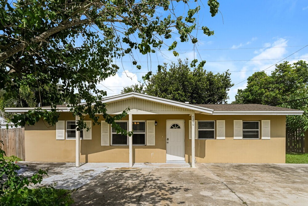 4346 Tufts Ave in Ft. Myers, FL - Foto de edificio