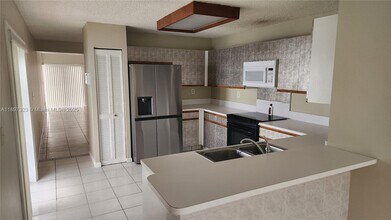 10628 SW 118th Pl in Miami, FL - Building Photo - Building Photo