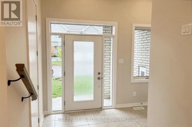 324 Canadensis Ln in Ottawa, ON - Building Photo - Building Photo
