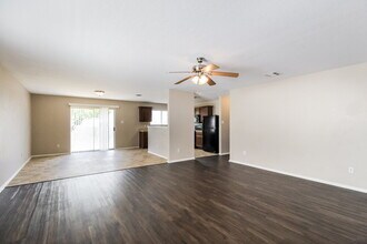 348 Dakota Ridge Dr in Fort Worth, TX - Foto de edificio - Building Photo