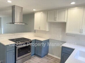 5410 Driftwood St in Oxnard, CA - Building Photo - Building Photo