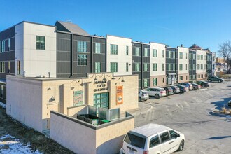 Garage Lofts in Omaha, NE - Foto de edificio - Building Photo