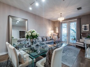 1900 Barton Springs Rd in Austin, TX - Building Photo - Building Photo