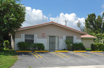 7800 NW 44th Ct in Coral Springs, FL - Foto de edificio - Building Photo