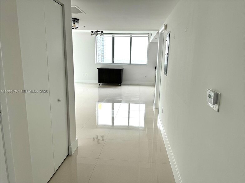 92 SW 3rd St, Unit 2905 in Miami, FL - Building Photo