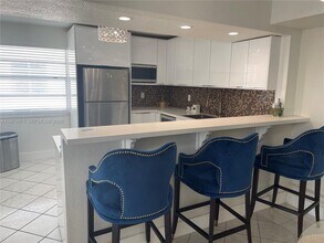 7705 Abbott Ave in Miami Beach, FL - Foto de edificio - Building Photo