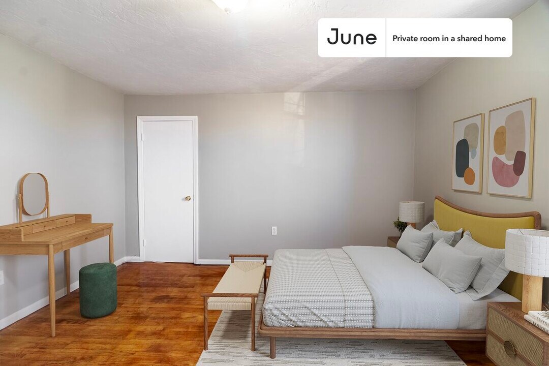 Private bedroom in 4 bed/2 bath Home in Boston, MA - Building Photo