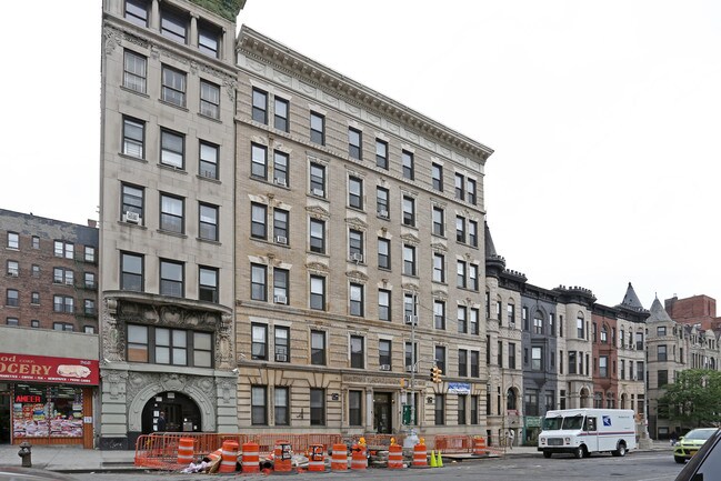 742-744 St Nicholas Ave in New York, NY - Foto de edificio - Building Photo