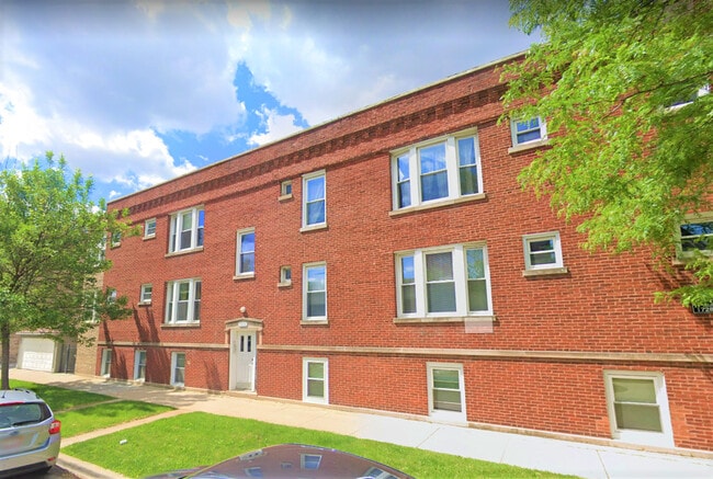 property at 5000 N Sawyer Ave