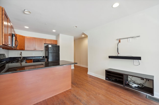 1705 Arlington St, Unit B