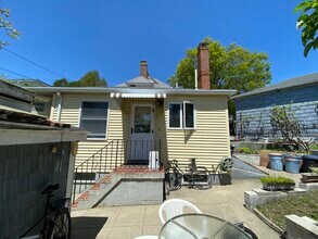 213 Holland St in Somerville, MA - Foto de edificio - Building Photo