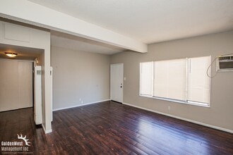 3669 E Waikiki Ave in Las Vegas, NV - Building Photo - Building Photo