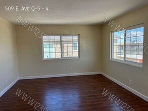 509 E Ave Q-5 in Palmdale, CA - Building Photo - Building Photo