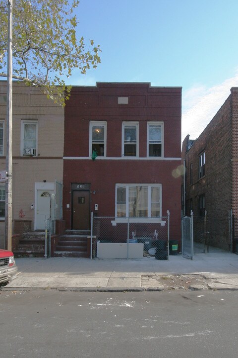 531 Sheffield Ave in Brooklyn, NY - Foto de edificio