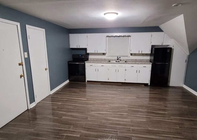 1933 Colfax Ave, Unit #3 in Benton Harbor, MI - Building Photo - Building Photo
