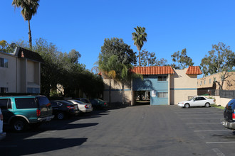 Casa De Valle in El Cajon, CA - Foto de edificio - Building Photo