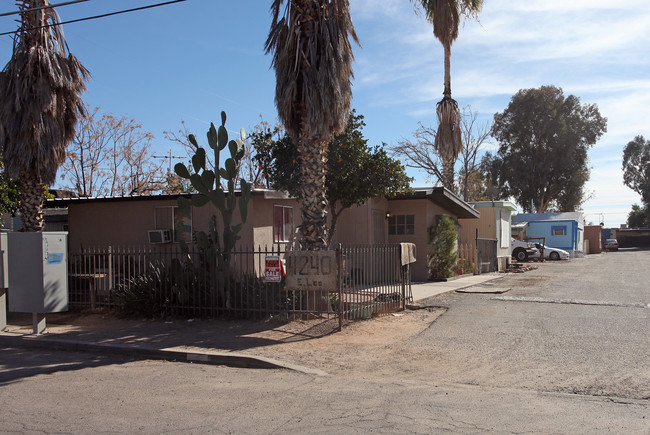 Casa Dulce Mobile Home Park in Tucson, AZ - Building Photo - Building Photo