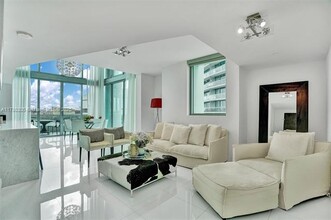 900 Biscayne, Unit 501 in Miami, FL - Building Photo - Building Photo