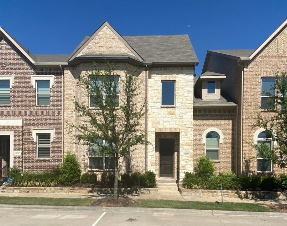 4128 Riverside Dr in Flower Mound, TX - Building Photo