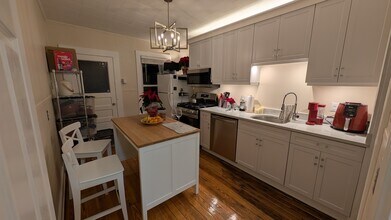 54 Saxton St, Unit 2 in Boston, MA - Foto de edificio - Building Photo